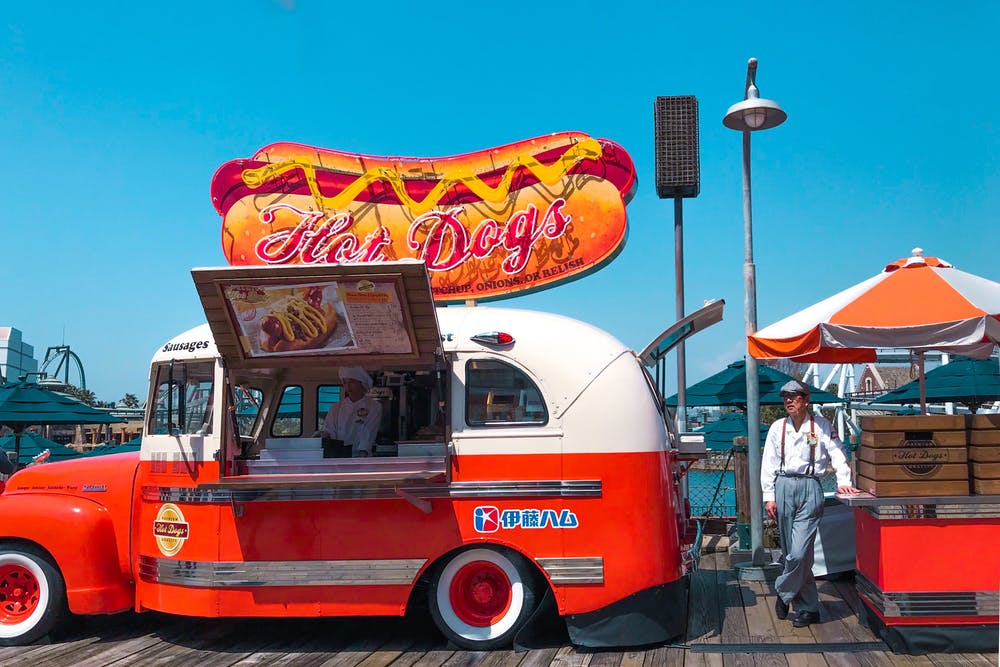 A hotdog van